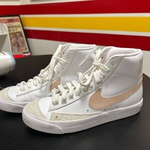 Nike Blazers ‘77 Vintage Mid White Pink High Tops Size 7